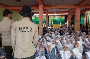 MTs Al Wathoniyah Al Hamidiyah Gelar Simulasi Mitigasi Bencana Bersama BPBD untuk Meningkatkan Kesiapsiagaan Warga Madrasah